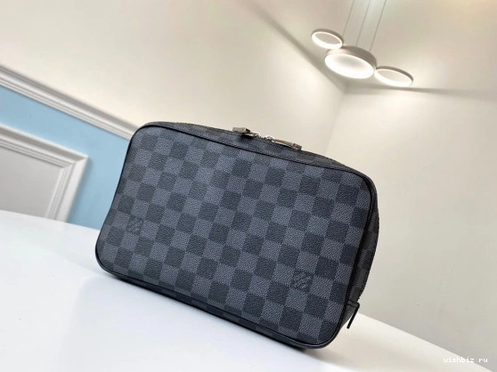 WIS GM VUITTON LOUIS POUCH TOILETRY 0925